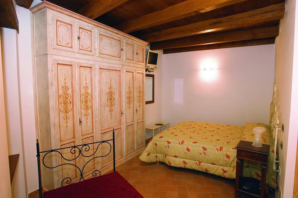 B&B La Torretta Sul Borgo Гроттаммаре Номер фото